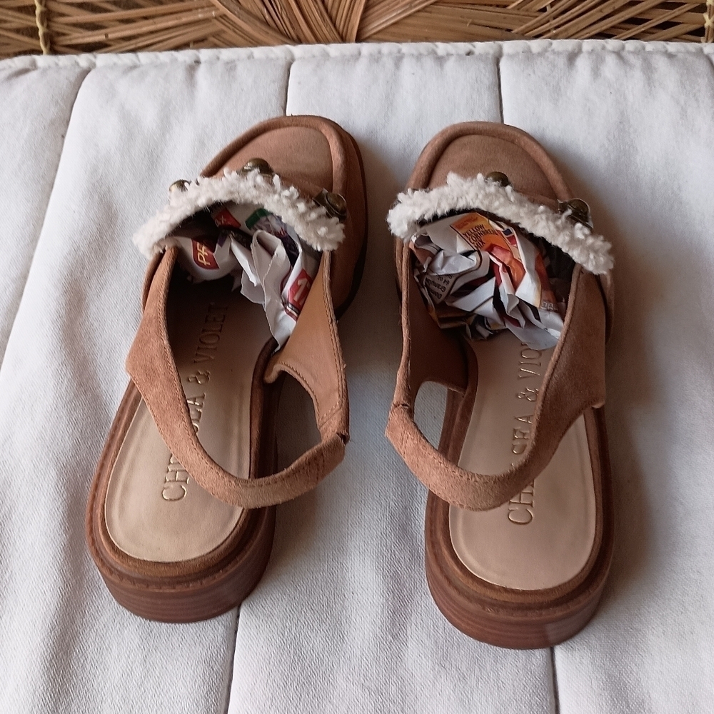 Chelsea & Violet Brown Mules with White Faux Fur Trim_9.5 - Picture 2 of 6